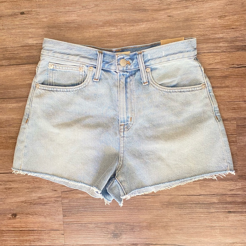 Madewell Mom Jean Shorts Size 26 high waisted light wash raw edge